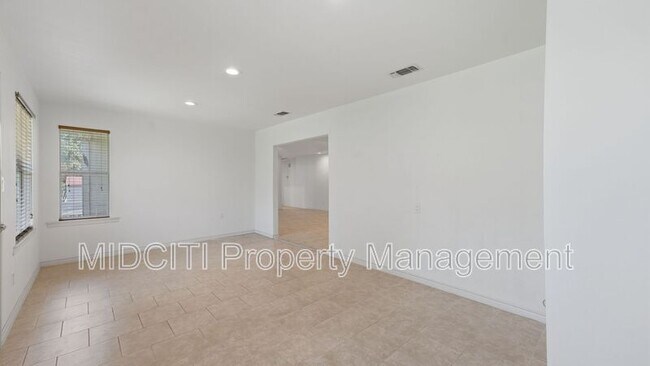 Building Photo - 1233 Hollyhock Ln