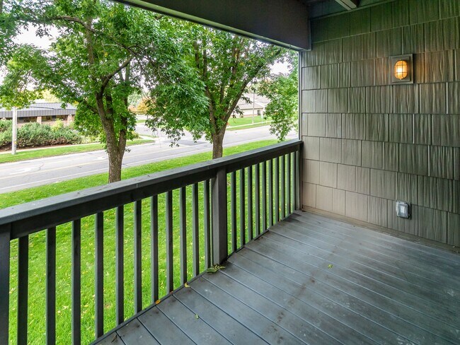 Building Photo - Charming One Bedroom In Roseville