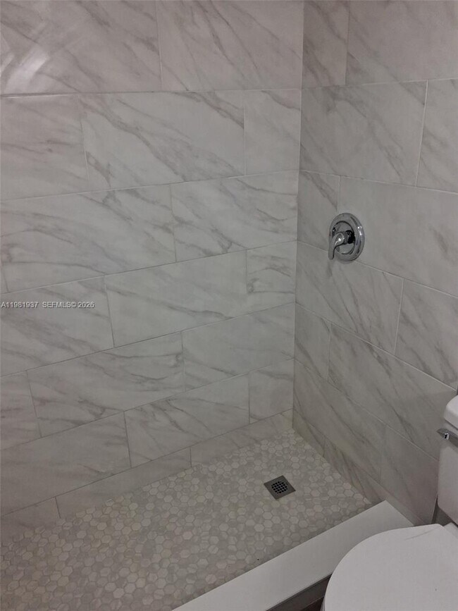 Building Photo - 1670 W 42nd St