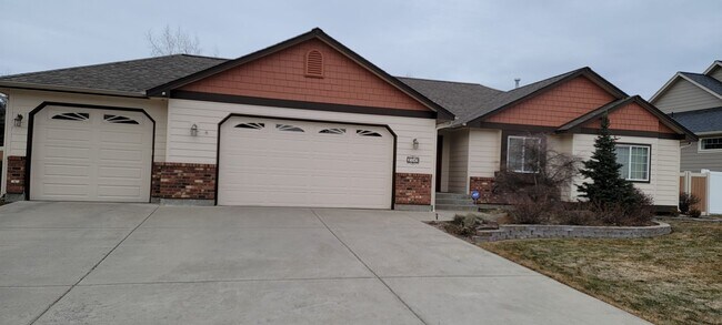 HUGE! 4 Bed Family Home in Mead Available... - HUGE!  4 Bed Family Home in Mead Available...