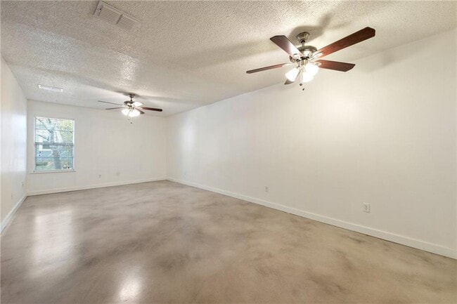 Building Photo - 5612 William Holland Ave