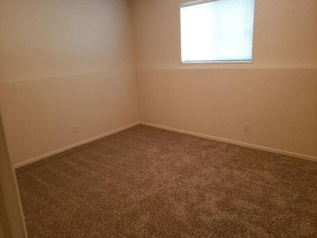 Building Photo - Nice 4 bedroom, 2 bath split level home