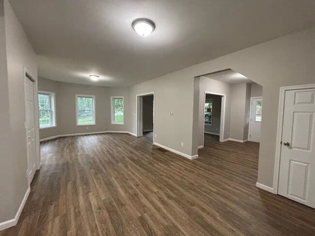 Building Photo - Charming 3-Bedroom Single-Family Home – Ne...
