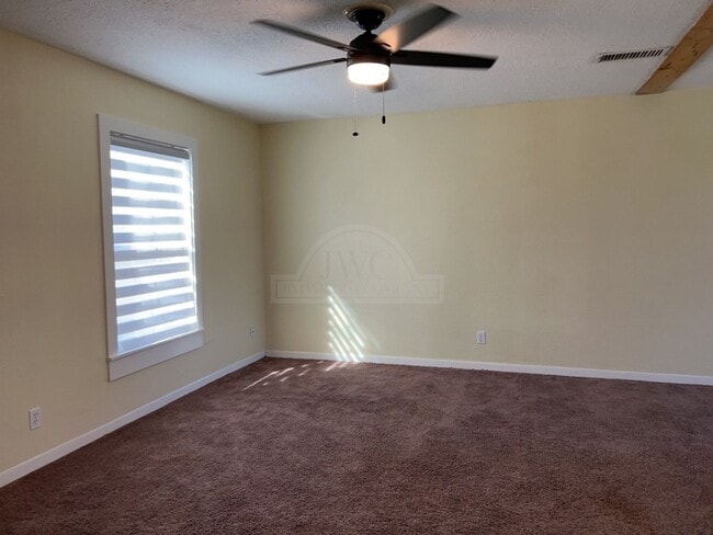 Building Photo - 515 W Kern Rd