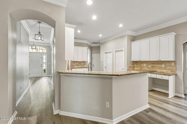 Building Photo - 1892 Vista Lakes Dr