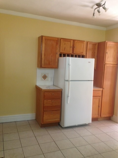 Other side of kitchen - 206 E Vermilya Ave