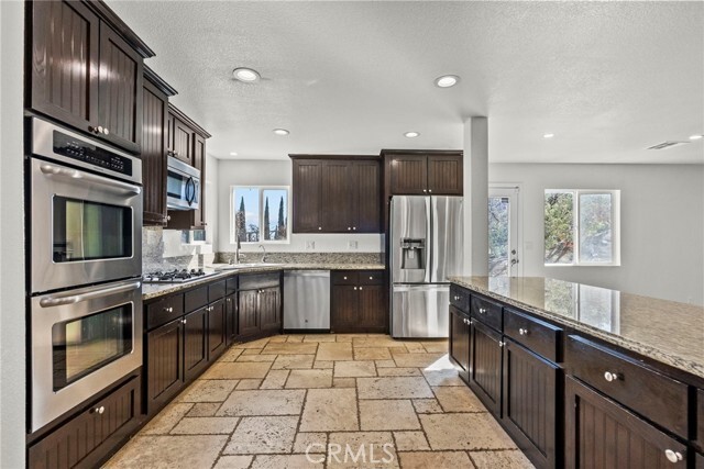 Building Photo - 1138 Lakeview Dr