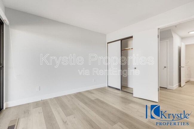 Building Photo - 20 Knoll Dr