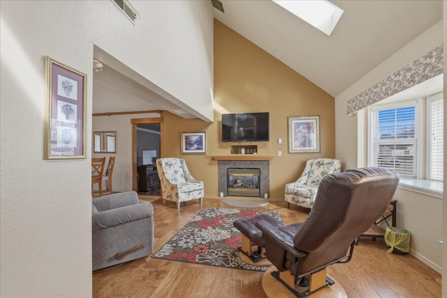 Building Photo - 925 S Haskett St