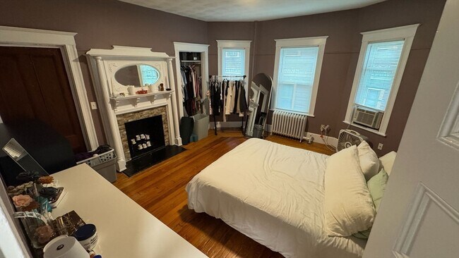 Building Photo - 66 Hall Ave