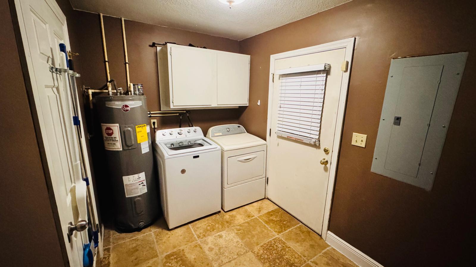 Building Photo - 600 Waverly Ln