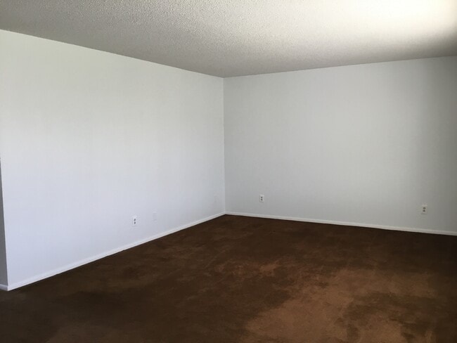 Building Photo - Super Cute..1607 sq. ft 3 Bedroom, 2.5 bat...