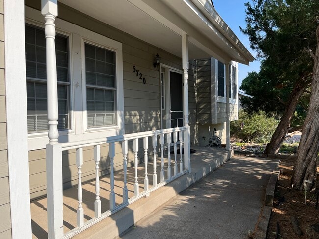 Building Photo - 5720 Old Farm Cir W
