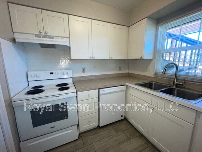 Building Photo - 1920 E Edgewood Dr