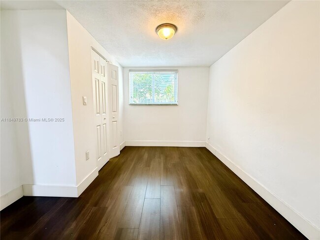 Building Photo - 1500 SW 18th St