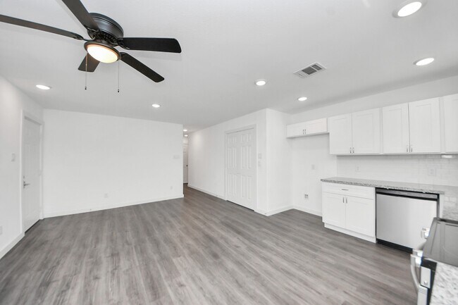 Building Photo - 8125 Laura Koppe Rd