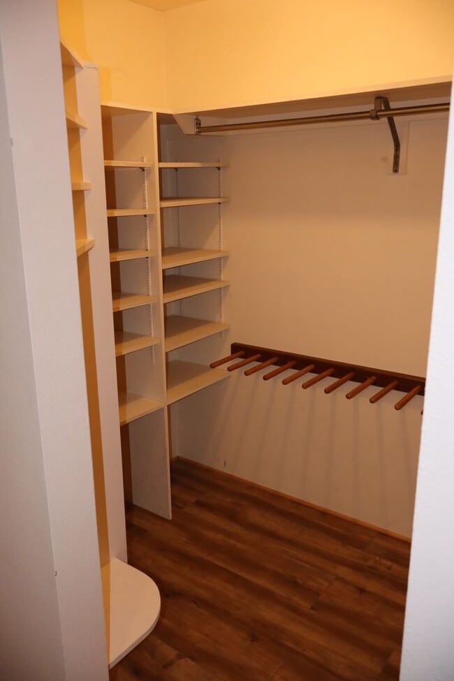 Building Photo - Quiet neighbor Home