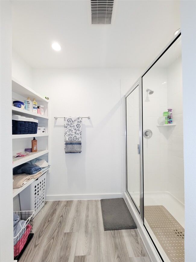 Building Photo - 3223 Creston Gate Dr