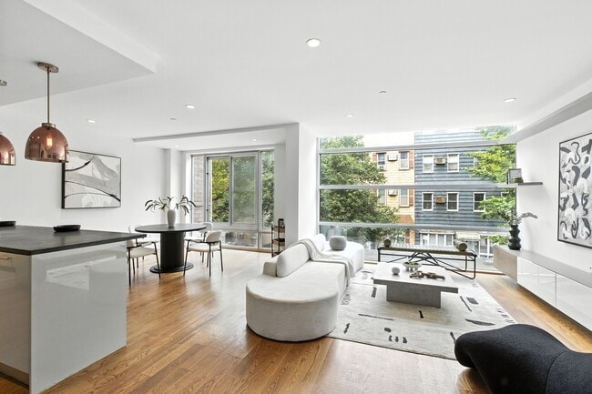 Primary Photo - 152 Withers St