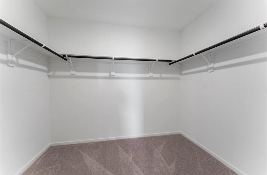 Walk-in closet - 18602 Gravago Ln