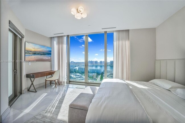 Building Photo - 17901 Collins Ave