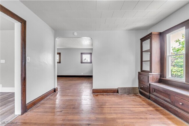 Building Photo - 7902 Rosewood Ave