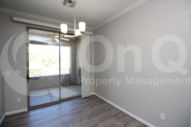 Building Photo - 955 E Knox Rd