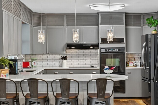 Building Photo - 147 Sunset Dr