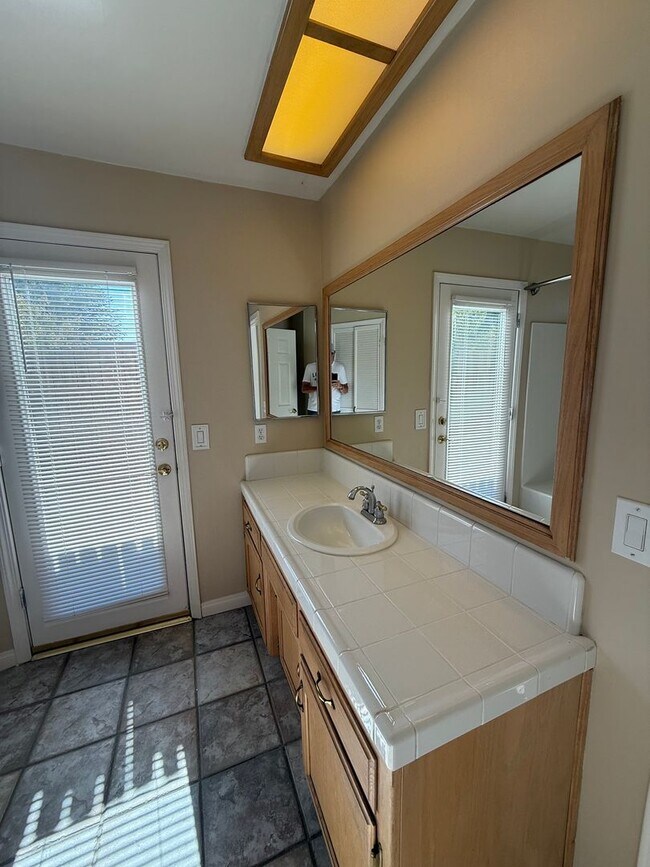 Building Photo - 5704 Pine Canyon Dr