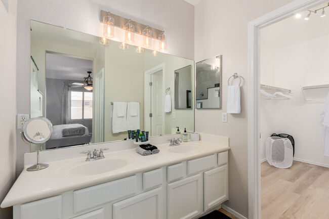 Ensuite bath, lighted makeup mirror, hotel style toiletries - 14853 N 173rd Dr