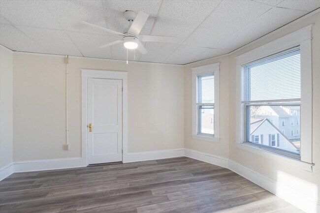 Building Photo - 462 Dubuque St