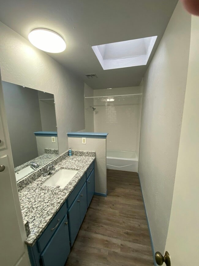 Building Photo - 4537 Yale St