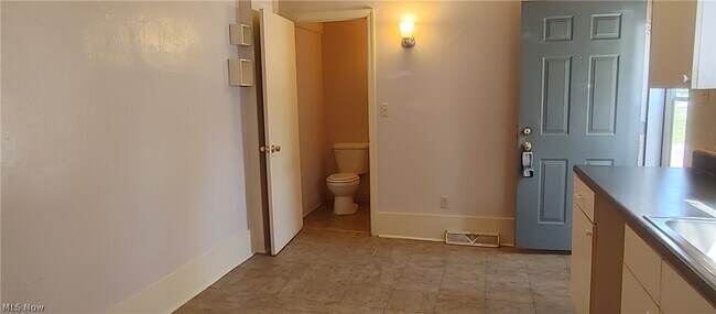 Building Photo - 956 Grant Ave