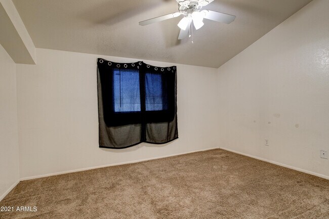 Building Photo - 7550 N 12th St