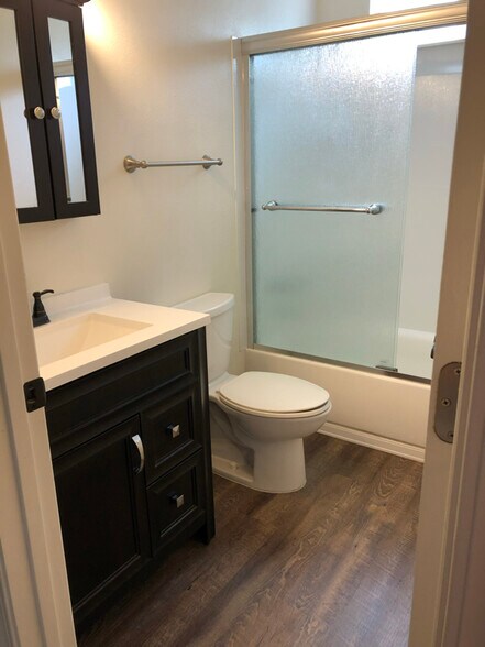 Building Photo - 301 Whitesell St W