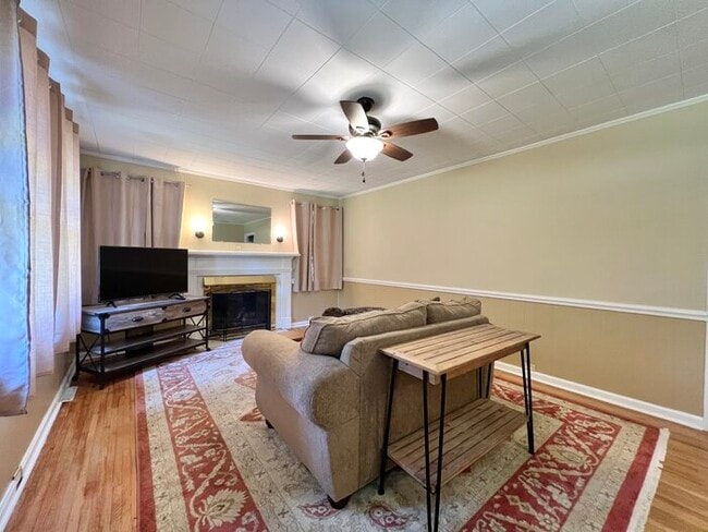 Building Photo - 1266 Pinecrest Dr