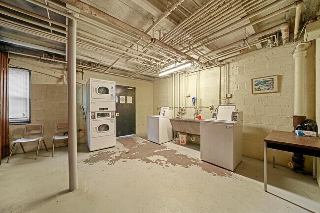 Building Photo - 432 Elmwood Ave