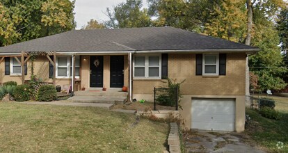 Building Photo - *COMING SOON* Charming 2 Bed 1 Bath Duplex...