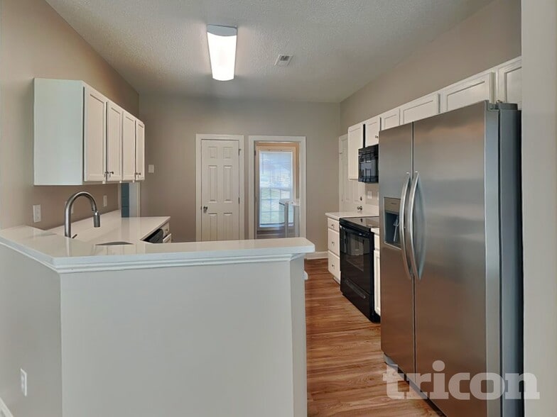 Building Photo - 2829 Rosemeade Dr