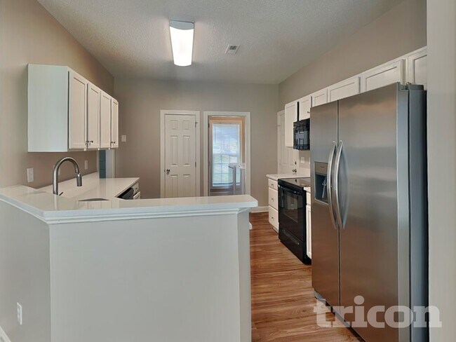 Building Photo - 2829 Rosemeade Dr