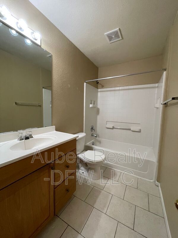 Building Photo - 121 Cambridge Dr