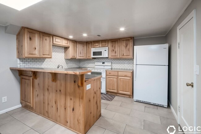 Building Photo - 761 700 W