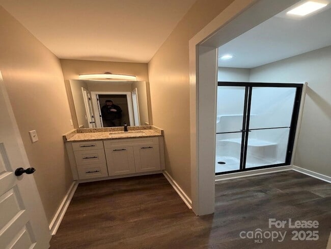 Building Photo - 620 W Bell St