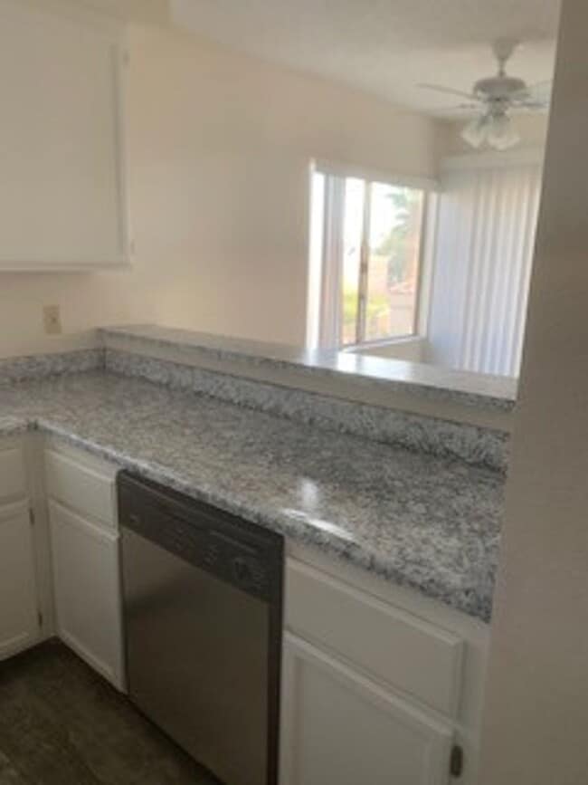 Building Photo - Updated 2 bedroom unit in Colorado Bay!!