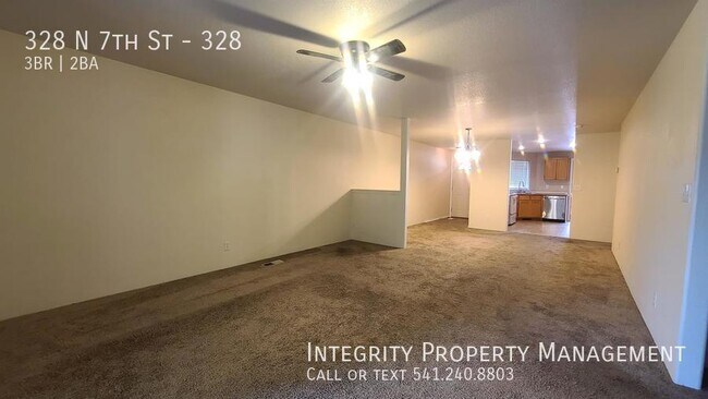 Building Photo - 328 N 7th St