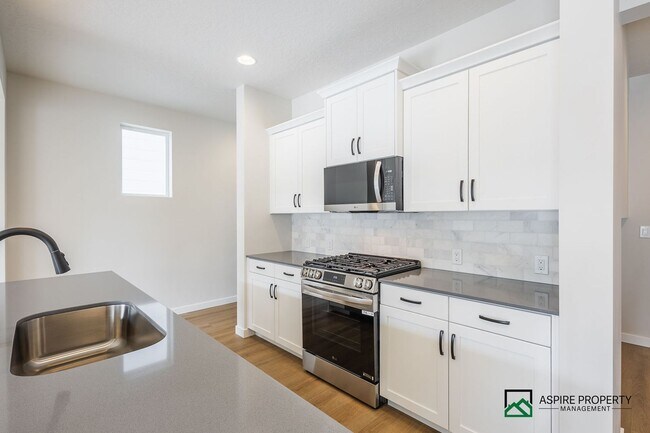 Building Photo - Brand New 4 Bed 3 Bath