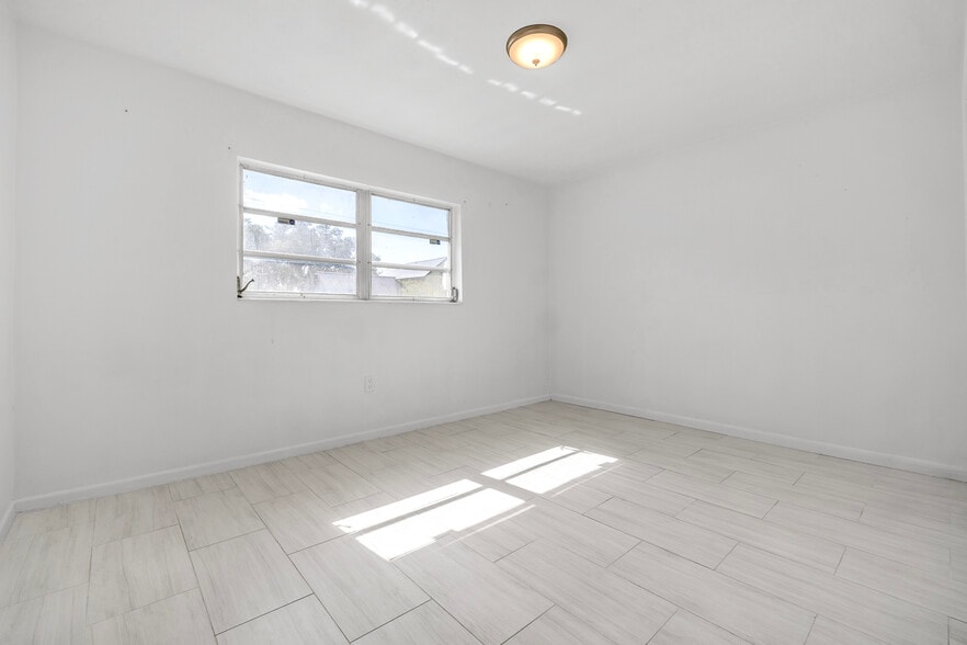 Building Photo - 313 N Arcadia Ave