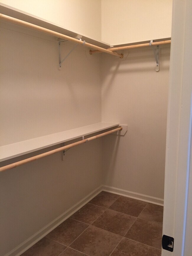 Building Photo - New Lake Front Home in Magnolia Lakes off Burbank Near Staring