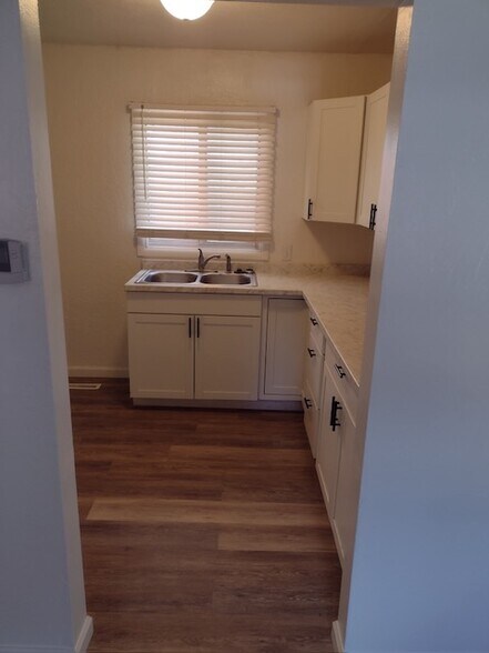kitchen - 248 E Osbourne St