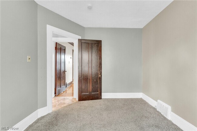Building Photo - 1467 Larchmont Rd